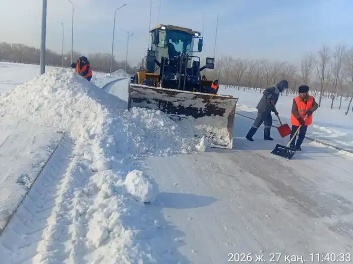Астана в снежном плену: более тысячи единиц техники сражаются с зимним натиском {city2}
