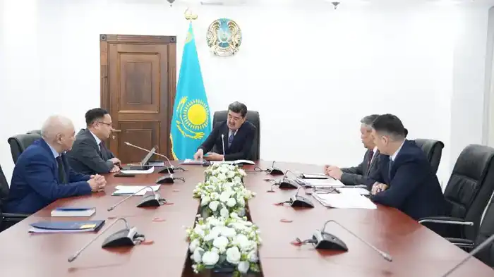 На осушенном дне Аральского моря продолжаются лесомелиоративные работы для восстановления экосистемы {city2}