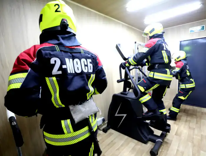 Безопасность тех, кто спасает: в регионах страны поэтапно обновляется защитная экипировка пожарных (10)