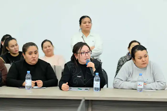 Аким области обсудил важные вопросы местного самоуправления с гражданами в Семее {city2}