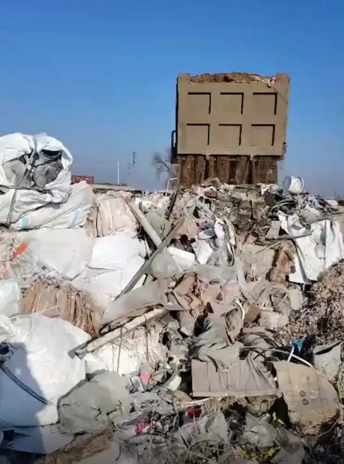 Незаконная свалка отходов у Алатау {city2}