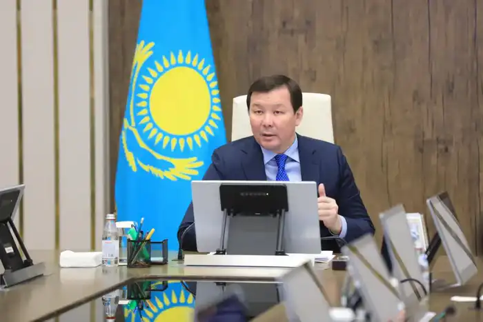 Обсуждение трансформации СПК «Актобе» в акимате: акцент на устойчивую экономику и инвестиции {city2}