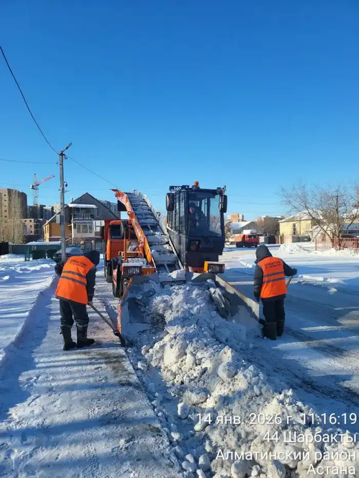 Около 70 тысяч кубометров снега вывезли из Астаны за ночь (9)