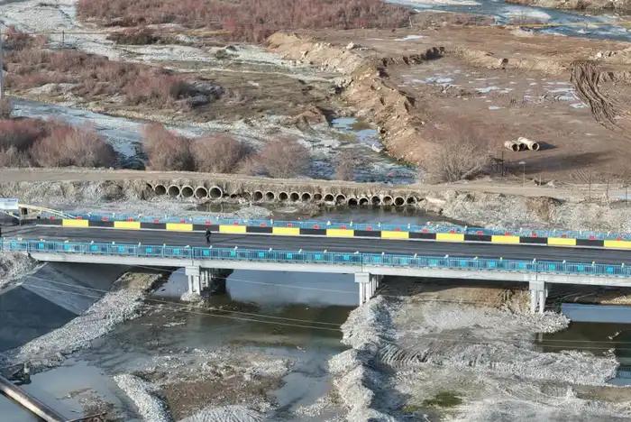 ТУРКЕСТАН: В САЙРАМСКОМ РАЙОНЕ ВВЕДЕН В ЭКСПЛУАТАЦИЮ МОСТ, СОЕДИНЯЮЩИЙ ДВА СЕЛА (2)