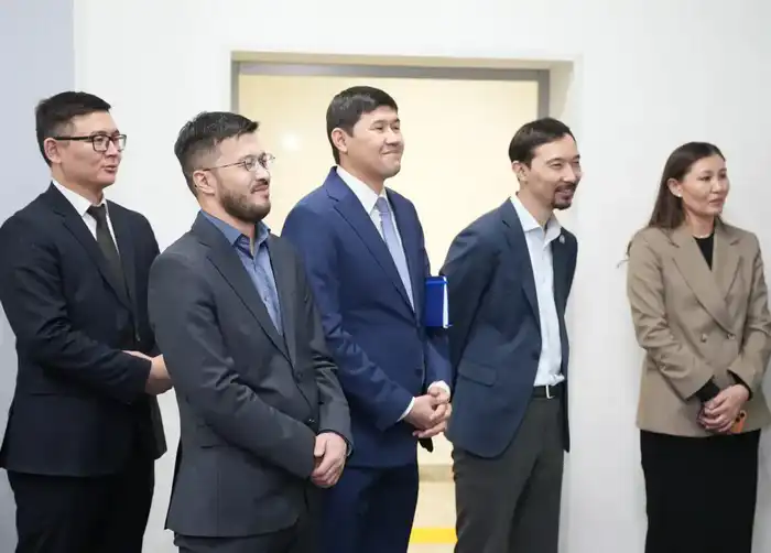 Влияние цифровизации на госслужбу: Дархан Жазықбай обсуждает будущее управления в Казахстане {city2}