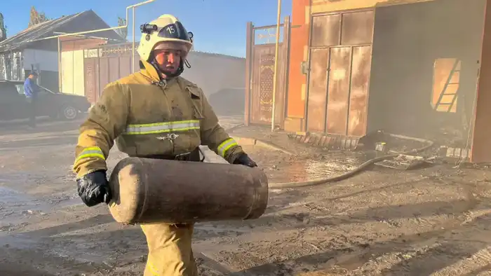 Выезды пожарных МЧС Казахстана в 2025 году причины и безопасность {city2}