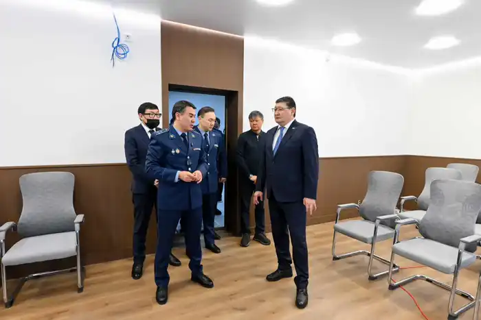 Аким области проверил состояние зданий Департамента полиции и анонсировал покупку новых служебных автомобилей {city2}