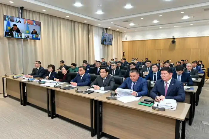 Обсуждены итоги социально-экономического развития области за 2025 год и планы на 2026 год {city2}