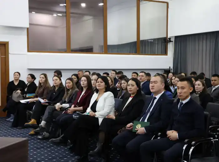 Обучение будущих юристов: магистранты Академии правосудия изучают практику кассационного суда по гражданским делам {city2}