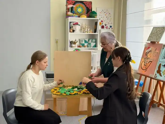 Специалисты МРЦ Карагандинской области провели эколекцию для школьников в рамках акции "Таза Қазақстан" {city2}