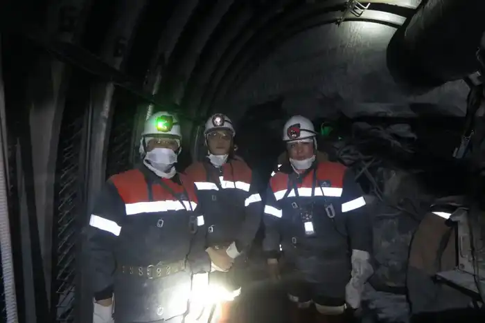 Глубокие заботы: безопасность шахтёров под землёй {city2}