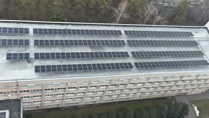 На крыше учебных корпусов КазНУ установлены солнечные панели (2)