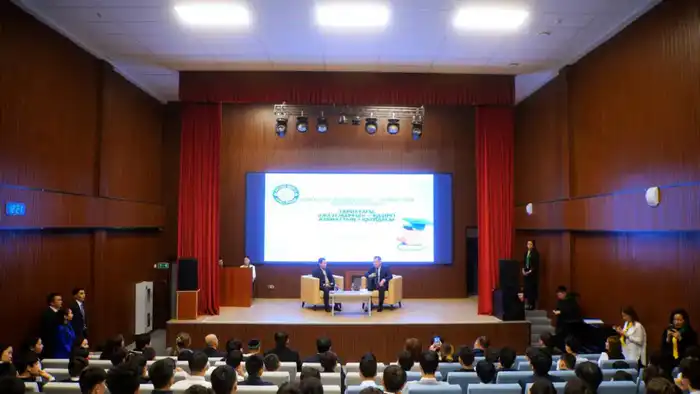 В Астане состоялся открытый диалог о роли отца в воспитании школьников {city2}