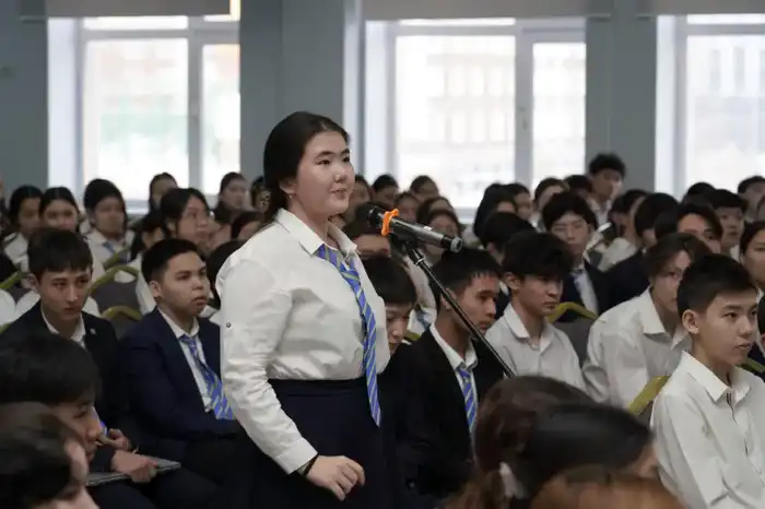 Школьники Астаны обсудили экономию воды с чиновниками и послом Великобритании {city2}