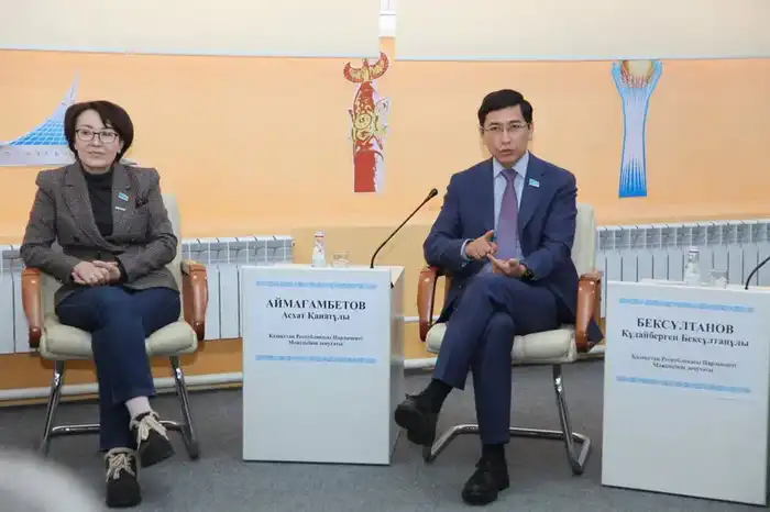 Депутаты Мажилиса обсудили реформы и социальные инициативы с учёными Караганды (4)