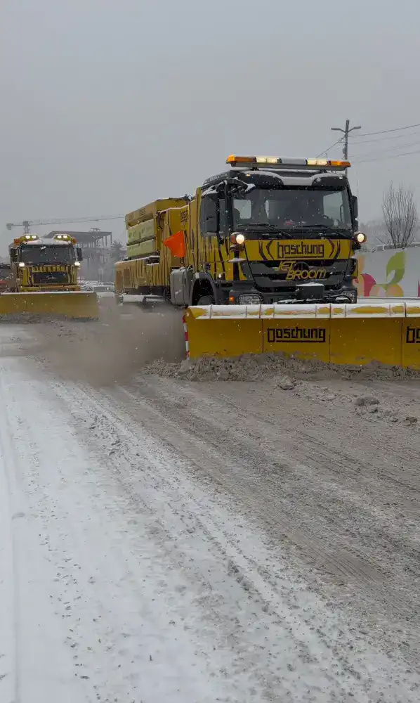 В Алматы продолжается уборка снега: вывезено 11 250 кубометров {city2}