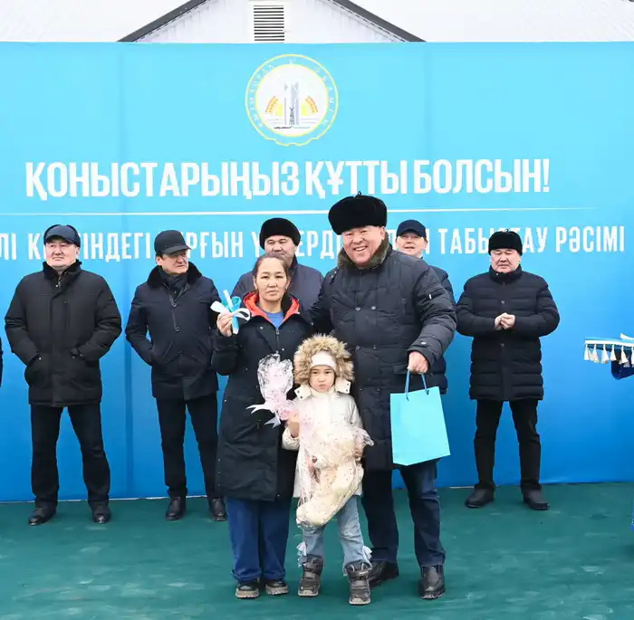 Жителям поселка Шиели вручили ключи от квартир в микрорайоне «Шугыла» (8)