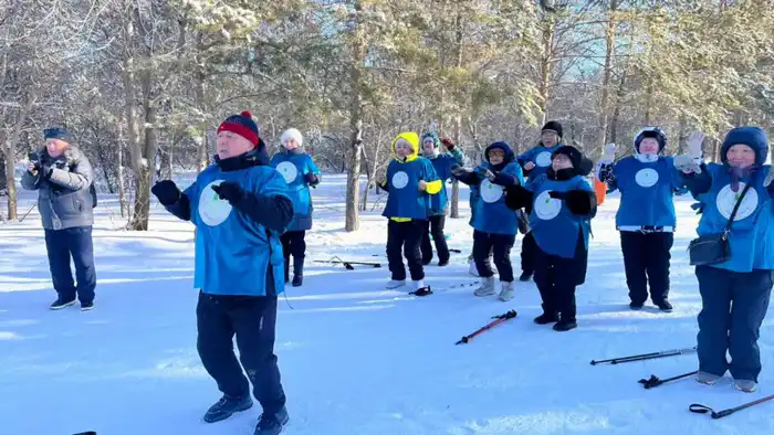 В Астане группа пенсионеров занимается лыжным спортом и зимним плаванием (6)