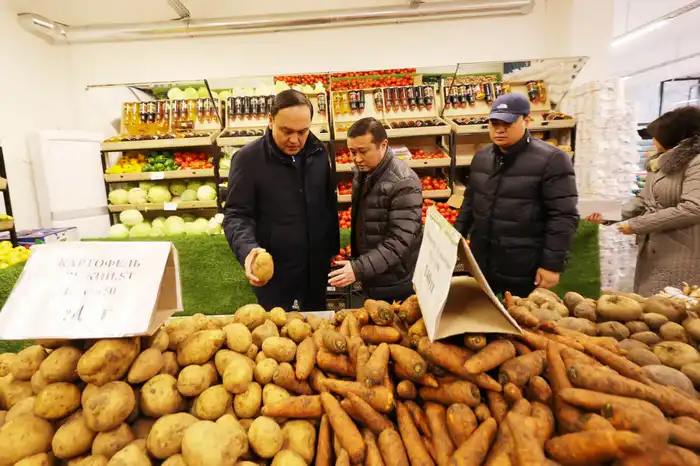 Ербол Карашукеев проверил цены в торговых сетях (8)