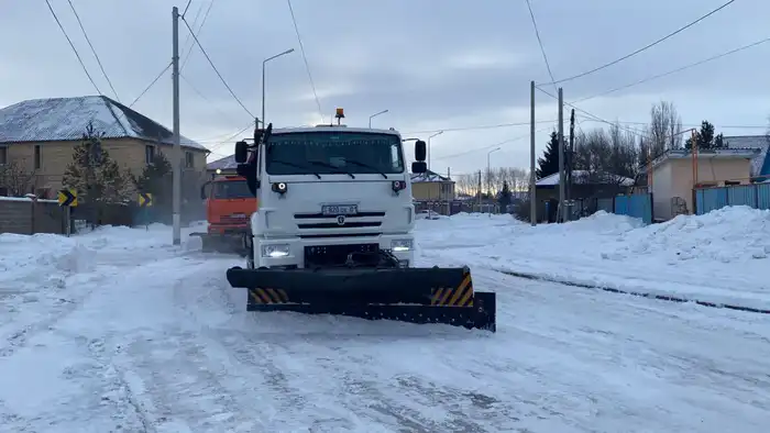 Эффективность уборки снега в Астане: задействовано более 3000 рабочих и почти 1400 единиц техники {city2}