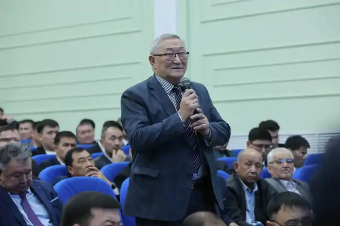 Ербол Карашукеев встретился с жителями Жамбылского района (5)