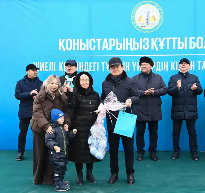 Жителям поселка Шиели вручили ключи от квартир в микрорайоне «Шугыла» (6)