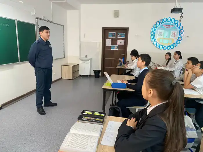 Антикоррупционную лекцию организовали для учащихся в столичной школе (2)