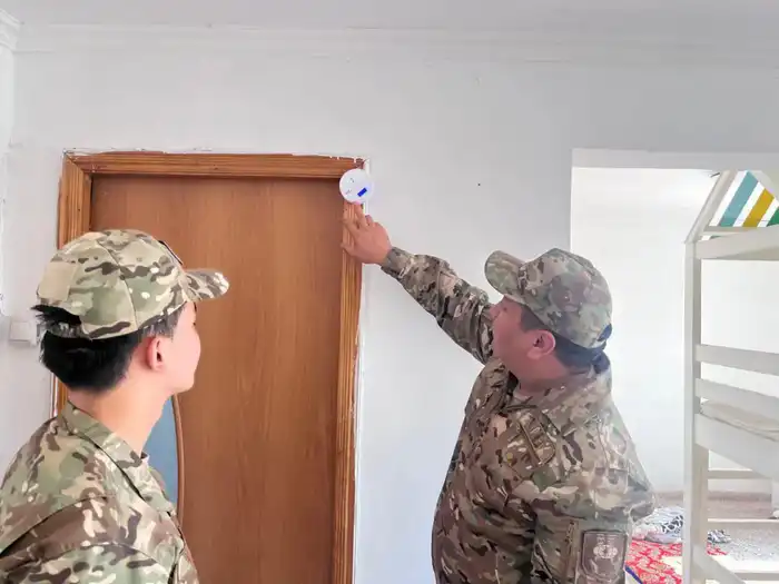 МЧС усиливает профилактику пожаров в жилом секторе, устанавливая датчики в домах уязвимых слоев населения {city2}