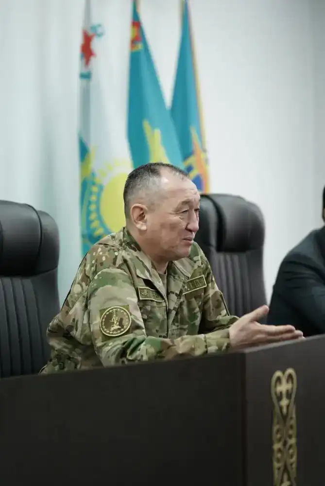 Министр обороны Казахстана Даурен Косанов посетил Кызылординскую область для ознакомления с состоянием воинских формирований и условий службы военнослужащих. {city2}