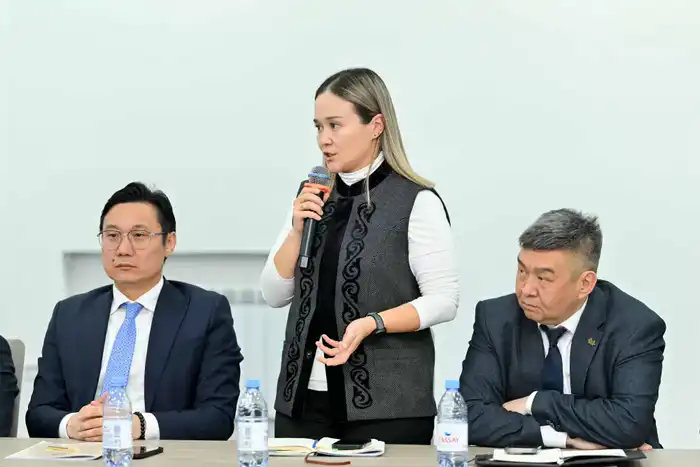 Аким области провел прием граждан по актуальным вопросам (10)