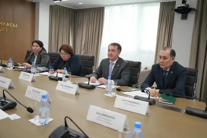 Министр юстиции Ерлан Сарсембаев встретился с Джерен Гюрес — Главой офиса «ООН-женщины» (4)