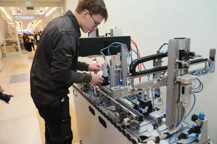 В Алматы подвели итоги Года рабочих профессий {city2}