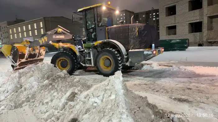 Коммунальные службы Астаны обеспечивают круглосуточную уборку снега на улицах города {city2}