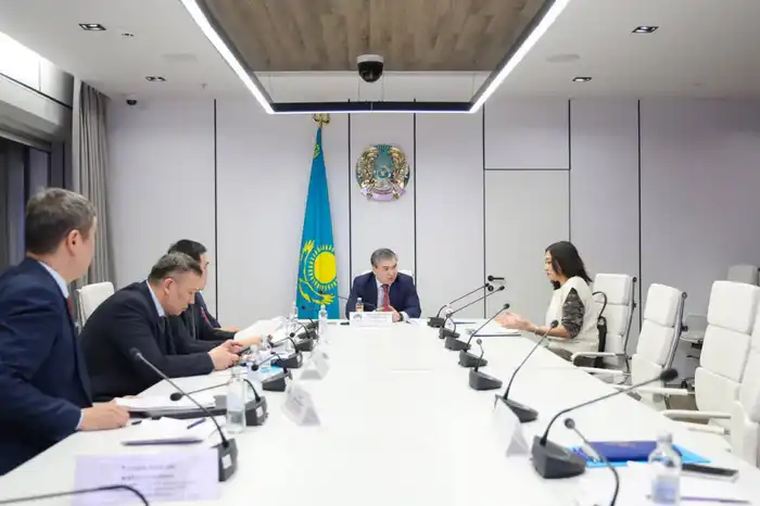 Приём граждан министром промышленности и строительства РК вопросы государственной поддержки жилья лизинговое финансирование автобусов сырьё для товаропроизводителей {city2}