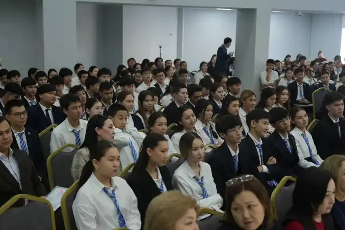 Более 150 тысяч школьников Астаны и Акмолинской области приняли участие в экочасе на тему водосбережения «Экономь воду – сохраняй будущее» (6)