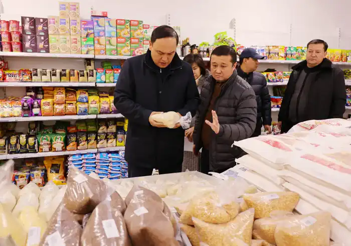 Ербол Карашукеев проверил цены в торговых сетях (10)