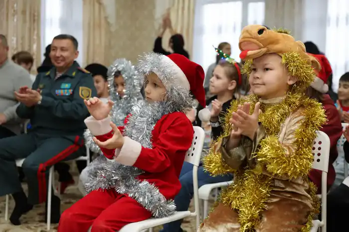 Военнослужащие Национальной гвардии поздравили воспитанников детских домов с Новым годом (6)