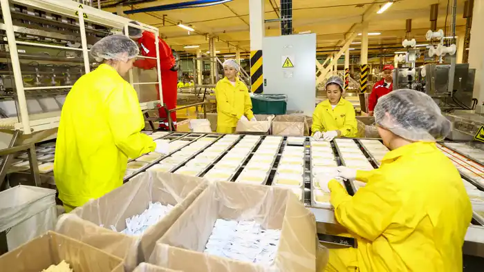 Премьер-министр посетил ряд предприятий Алматинской области и ознакомился с объемами привлеченных инвестиций (5)