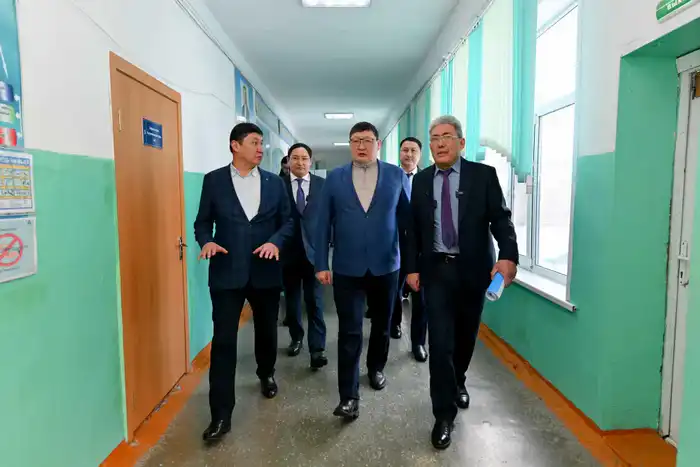 Аким области посетил Глуховскую среднюю школу в Бескарагае (3)