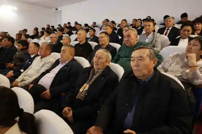 Ербол Карашукеев провел встречу с жителями района Т. Рыскулова (2)
