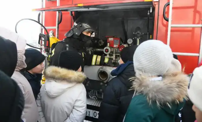 «Закон и порядок»: как не попасть в ловушку мошенников и что делать при ЧС, рассказали столичным школьникам (2)