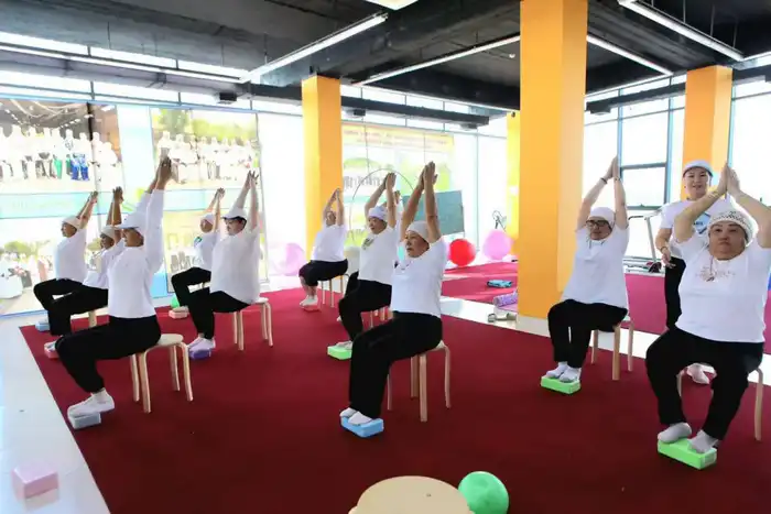 В ТУРКЕСТАНЕ ЦЕНТР АКТИВНОГО ДОЛГОЛЕТИЯ ОБСЛУЖИВАЕТ 5 000 ПЕНСИОНЕРОВ (2)