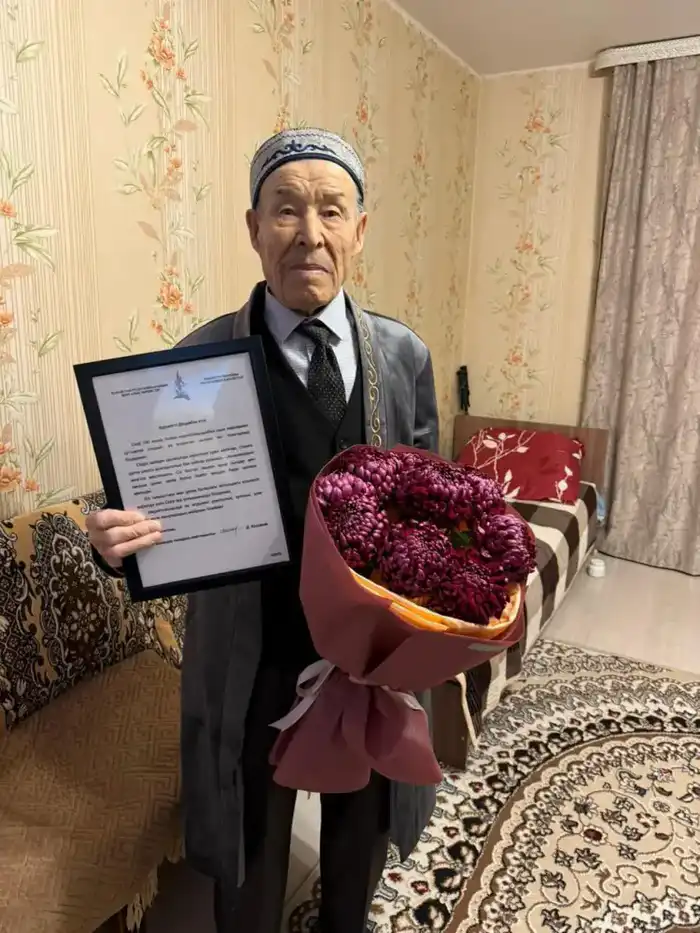 В Костанае военнослужащие отметили вековой юбилей ветерана войны Дильдабека Нурушева {city2}