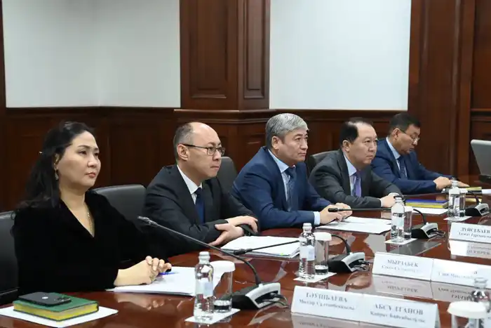 Правительство обсуждает меры по стабилизации цен на продовольственные товары {city2}