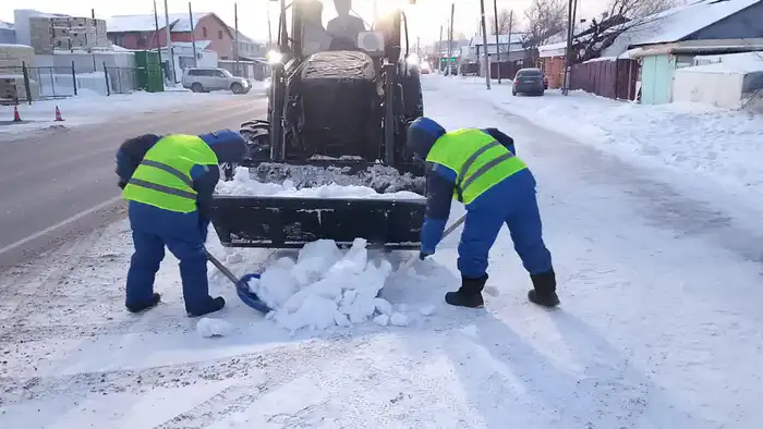 Более 1,2 тысячи единиц спецтехники задействуют в уборке снега в Астане (3)