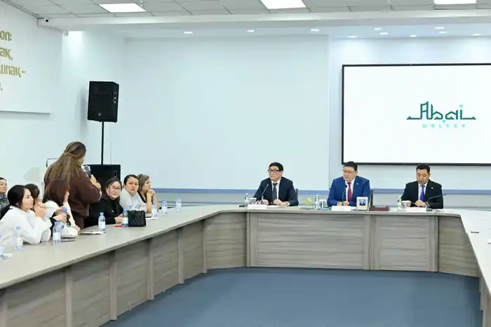 Аким области провел прием граждан по актуальным вопросам (6)