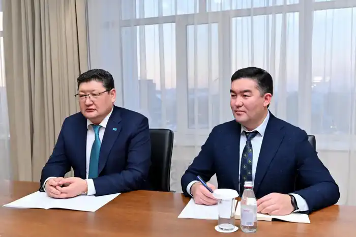 Аким области Абай Берик Уали встретился с поэтом Төлегеном Жангалиевым, обладателем государственной стипендии в сфере культуры на 2025 год. {city2}