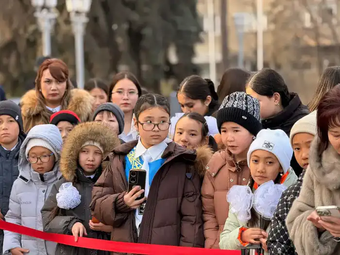 В Алматы состоялась церемония возложения цветов к памятнику Динмухамеда Кунаева в честь 114-летия со дня его рождения (3)