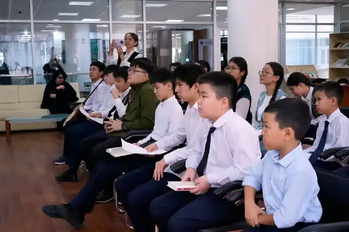 Круглый стол в Алматы: обсуждение национальных ценностей через призму романа 'Әке' {city2}