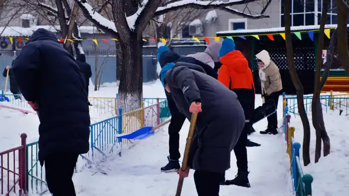 «Снежный десант»: столичные школьники провели общегородскую волонтерскую эстафету (3)